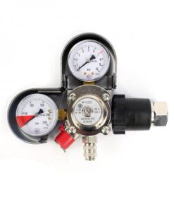 MAN REGOLATORE CO2 DALLA BOMBOLA ALLA MACCHINA