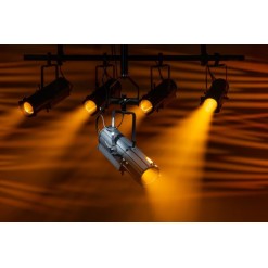 Act Profile 150W RGBAL Compact 150 W RGBAL Theatre LED Profile Profilo LED teatro RGBAL compatto da 150 W